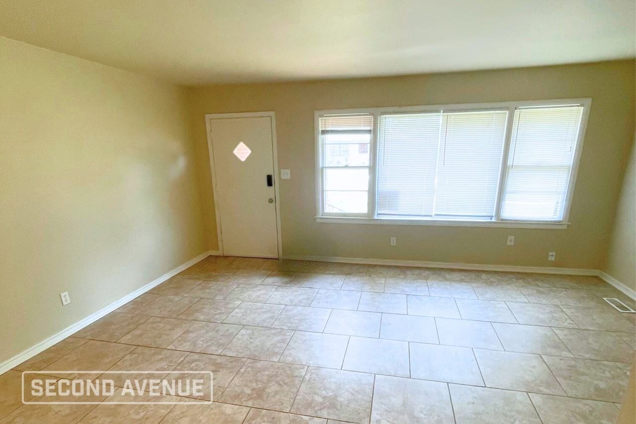 1601 Reding Dr - Photo 4 of 15