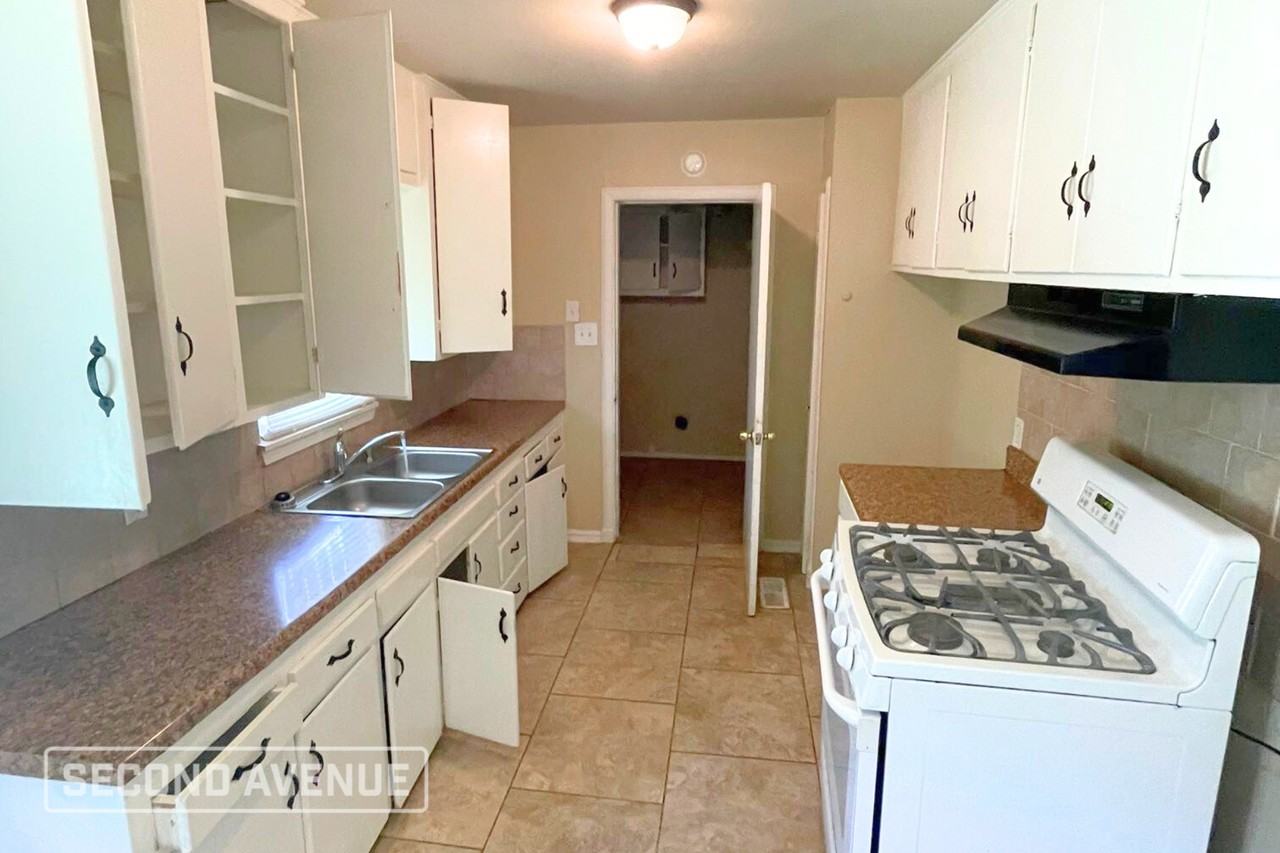 1601 Reding Dr - Photo 5 of 15