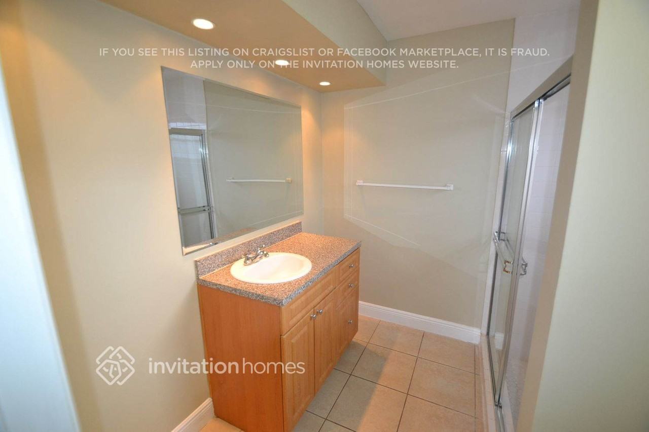 8469 Windsor Dr - Photo 7 of 10