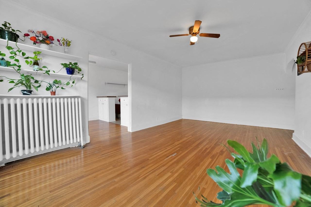 610 Summit Apartments - Photo 5 of 33