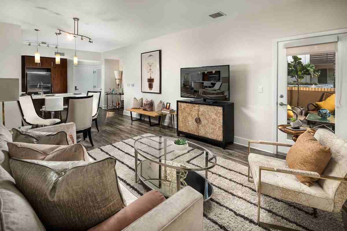 Fusion Encore Hollywood - Photo 4 of 24