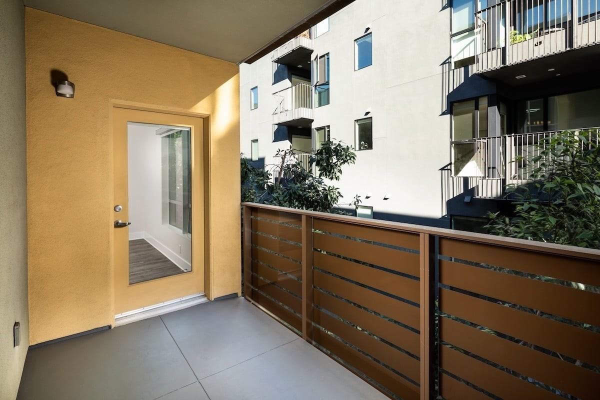 Fusion Encore Hollywood - Photo 5 of 24