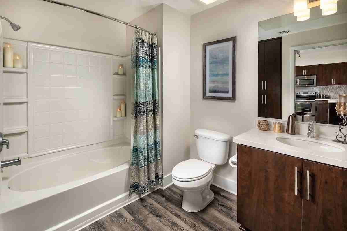 Fusion Encore Hollywood - Photo 7 of 24