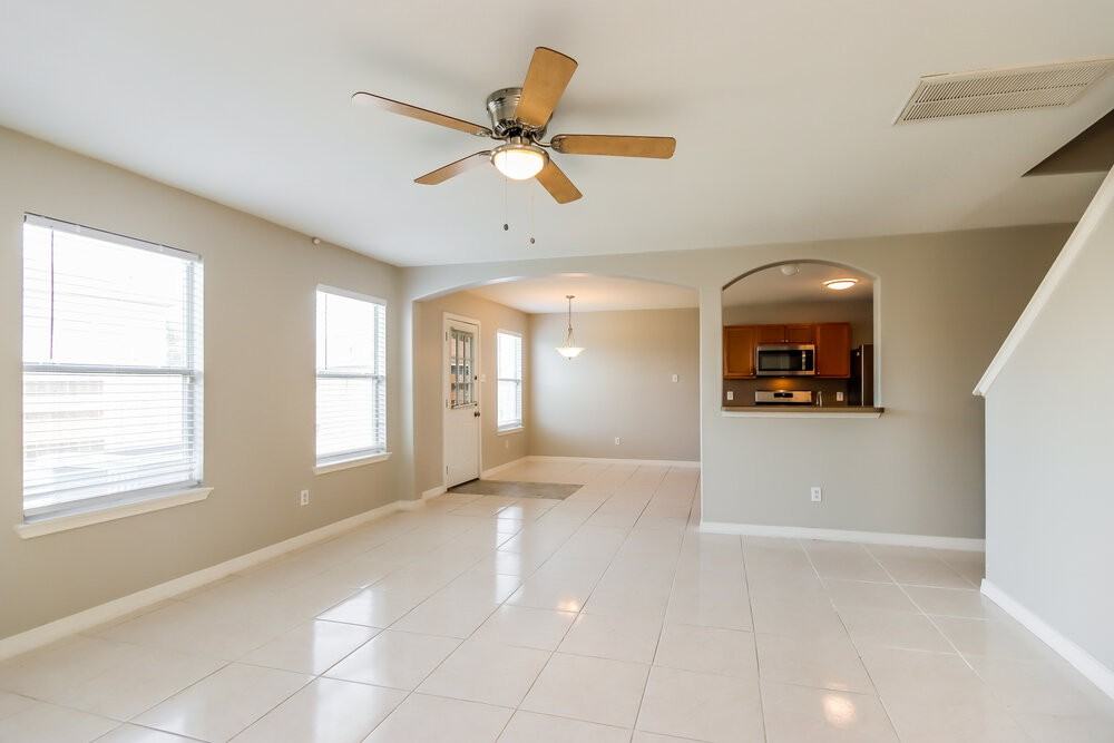 21203 Ambergris Ct - Photo 4 of 17