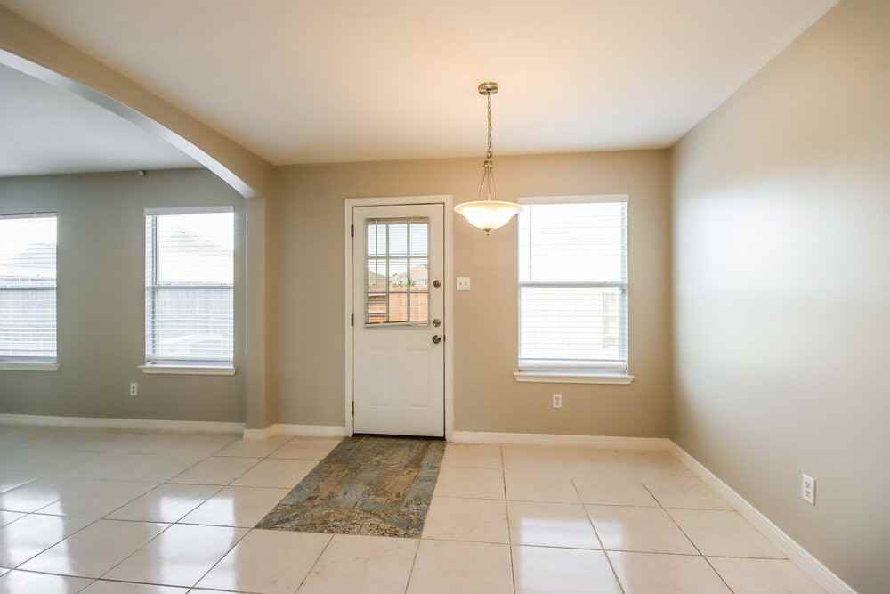 21203 Ambergris Ct - Photo 6 of 17