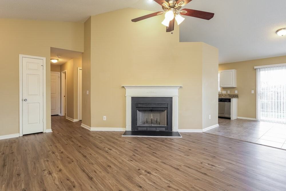 229 Lucan Dr - Photo 3 of 16