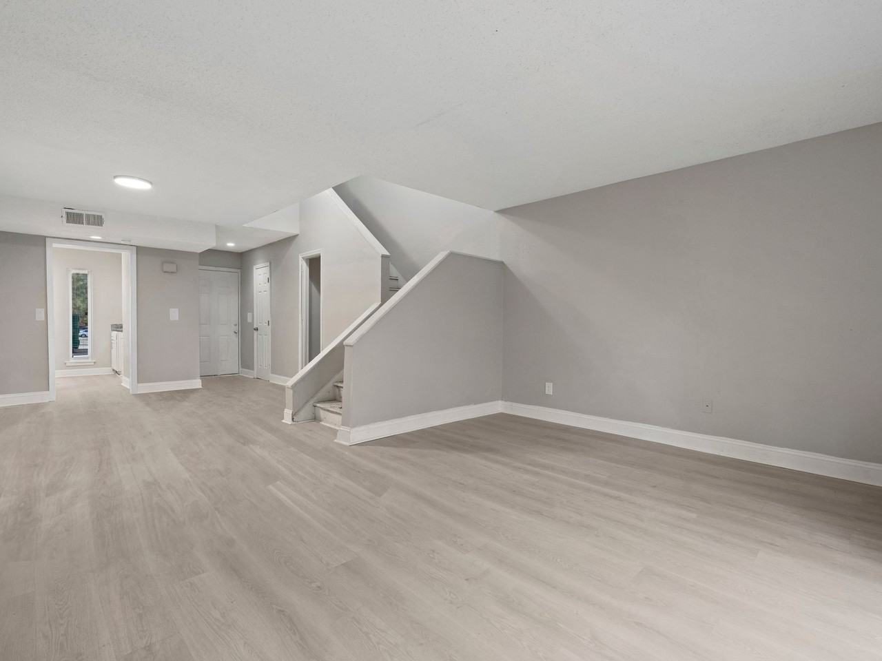 Colonial Pointe Apartments - Photo 4 of 50