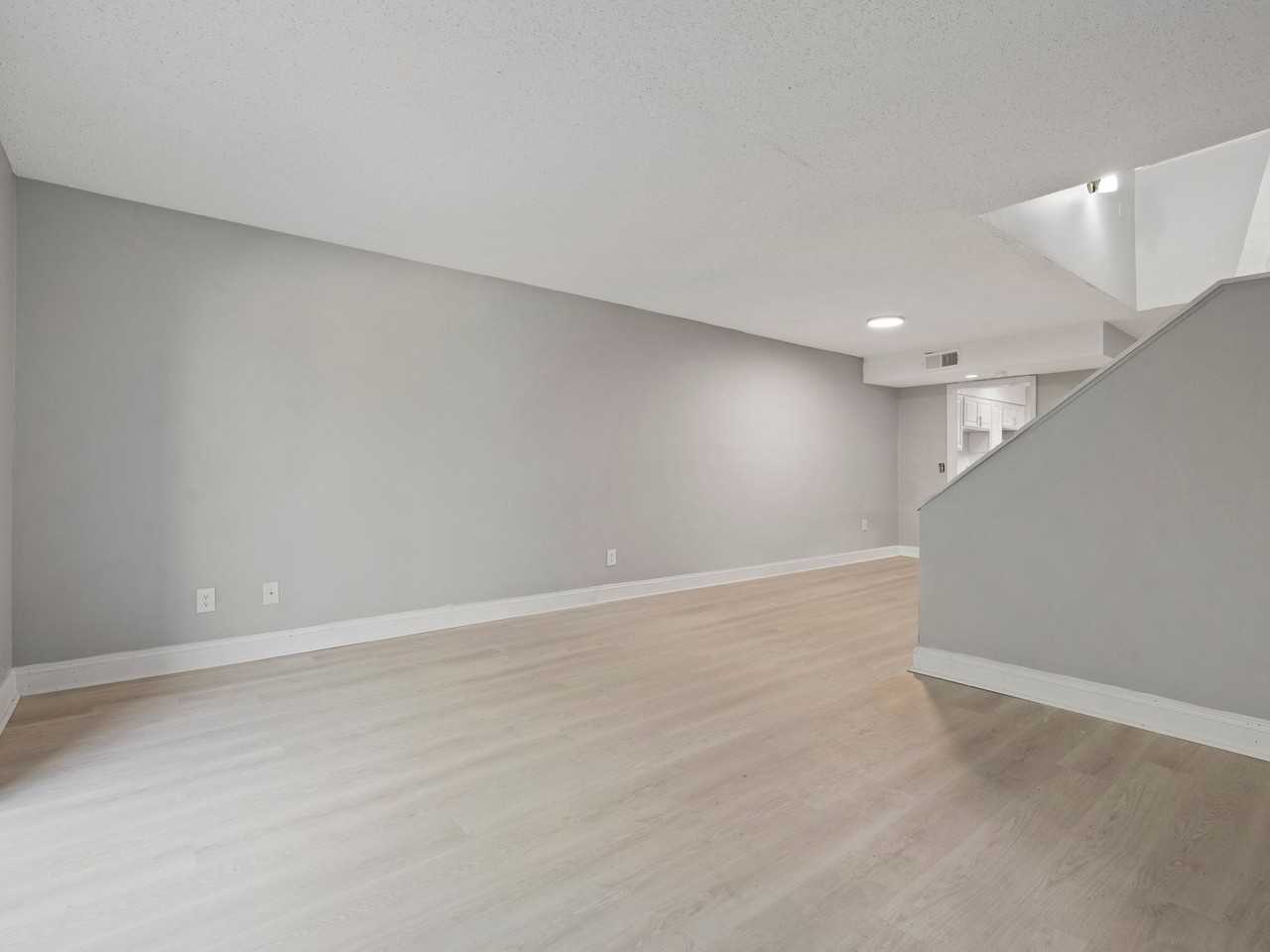 Colonial Pointe Apartments - Photo 5 of 50