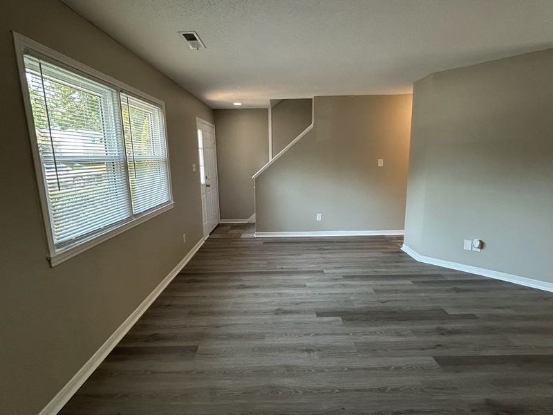 347 Oakland Rd - Photo 6 of 19