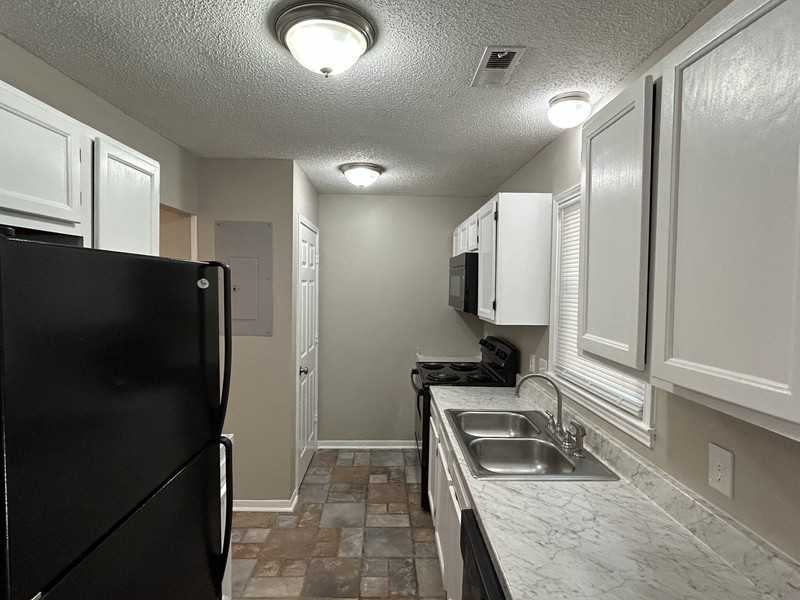 347 Oakland Rd - Photo 7 of 19