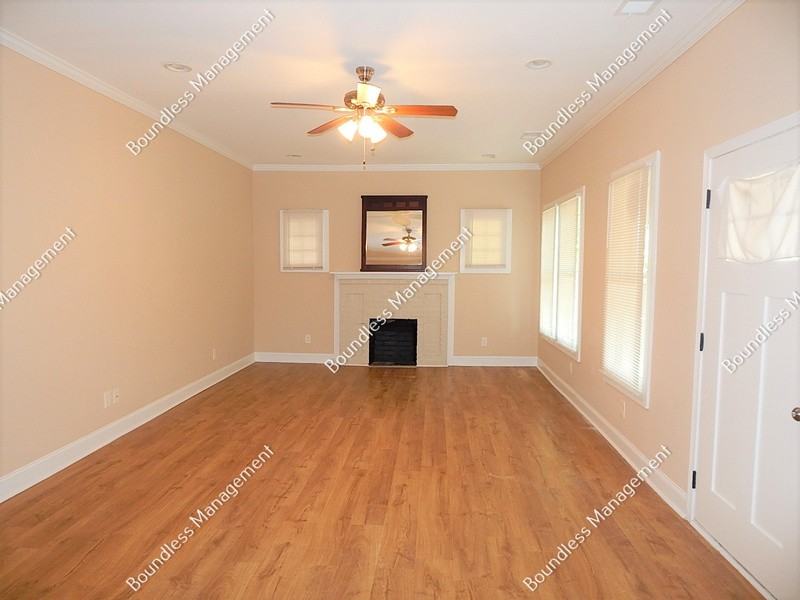 1420 Lakewood Ave Se - Photo 3 of 17