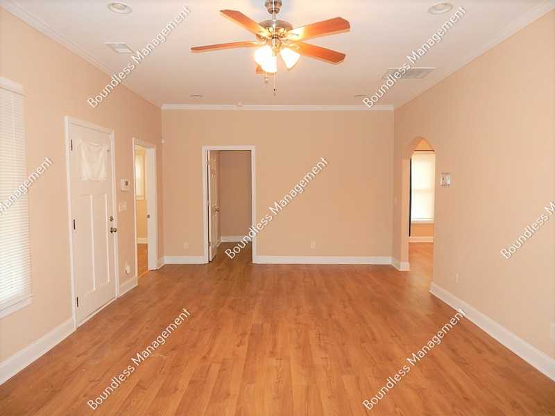 1420 Lakewood Ave Se - Photo 4 of 17