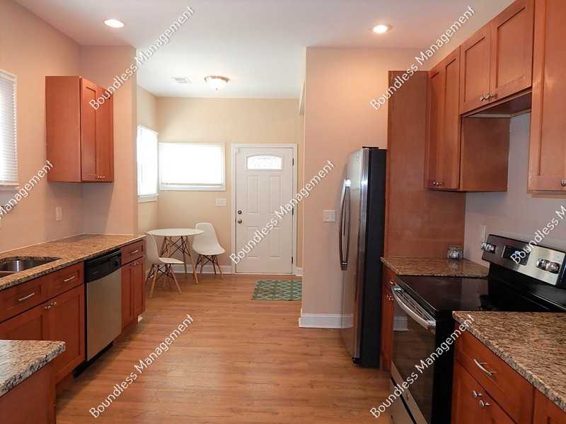 1420 Lakewood Ave Se - Photo 7 of 17