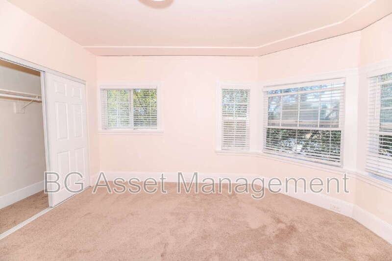 1000 E 33rd St #202 - Photo 3 of 13