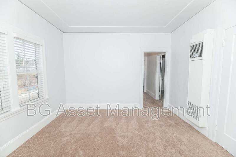 1000 E 33rd St #202 - Photo 4 of 13