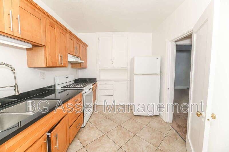 1000 E 33rd St #202 - Photo 6 of 13