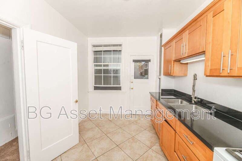 1000 E 33rd St #202 - Photo 7 of 13