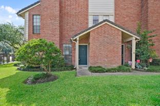 2211 S Kirkwood Rd - Photo 1 of 1