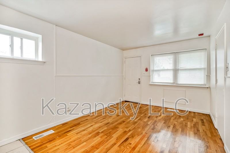 1862 Pratt St #A - Photo 3 of 11