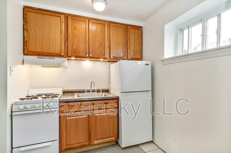 1862 Pratt St #A - Photo 4 of 11