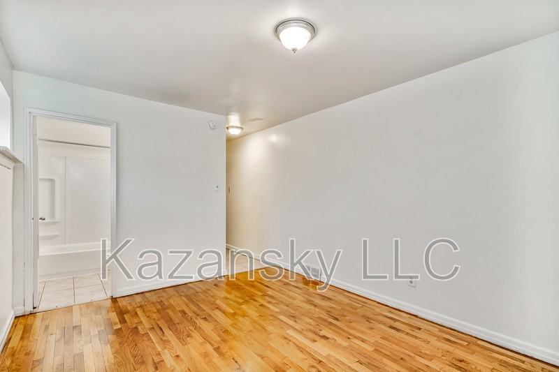 1862 Pratt St #A - Photo 7 of 11