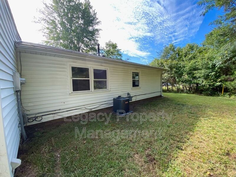 1202 Melrose Dr - Photo 2 of 11