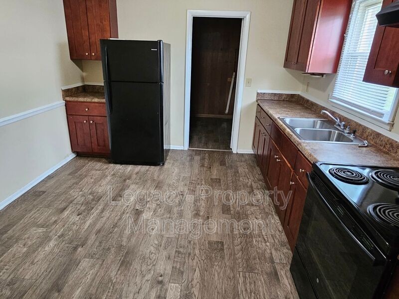 1202 Melrose Dr - Photo 5 of 11