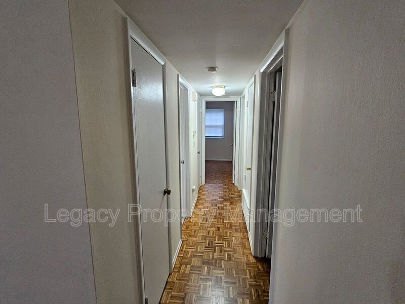 1202 Melrose Dr - Photo 6 of 11