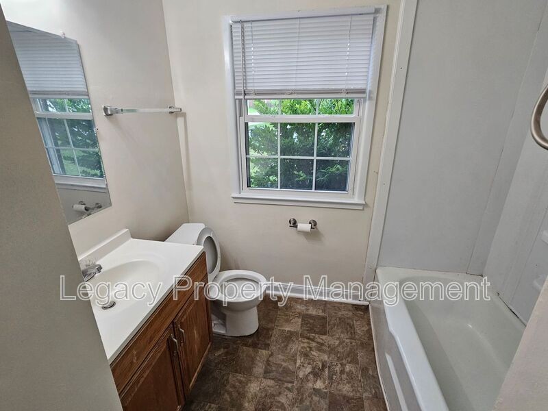 1202 Melrose Dr - Photo 7 of 11