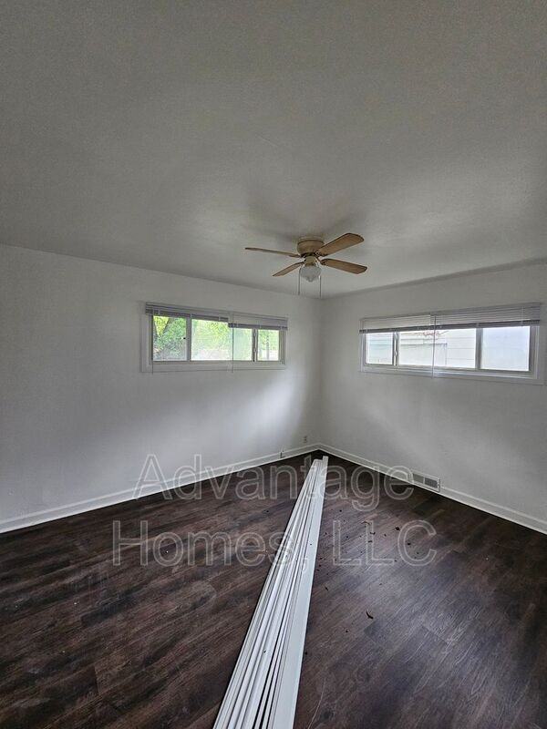 11405 Crystal Ave - Photo 3 of 29