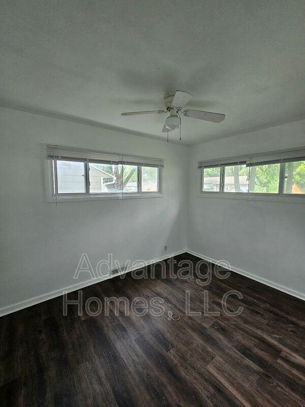 11405 Crystal Ave - Photo 4 of 29