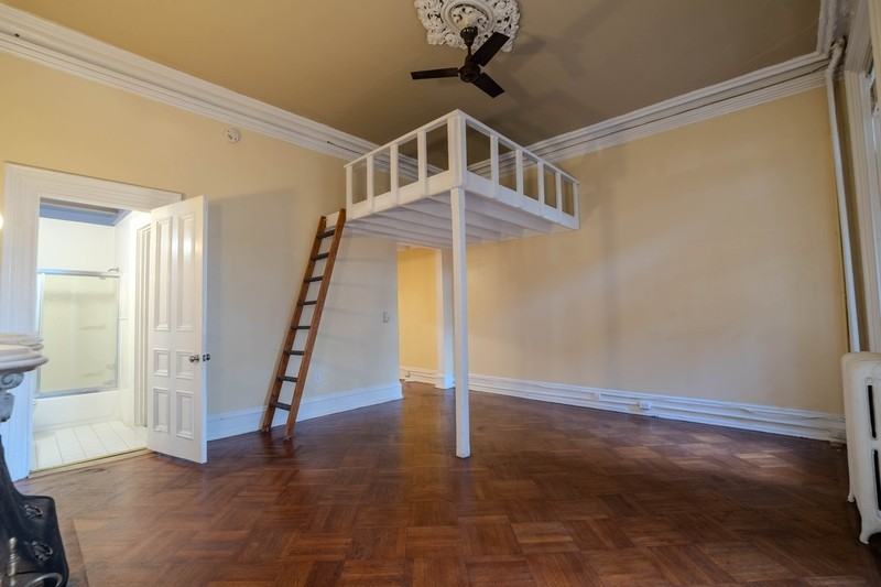 907 Saint Paul St - Photo 3 of 9