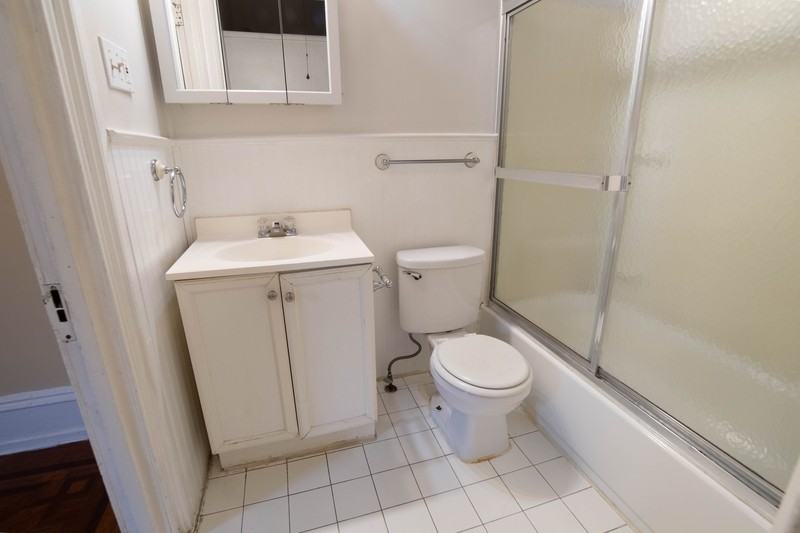 907 Saint Paul St - Photo 5 of 9