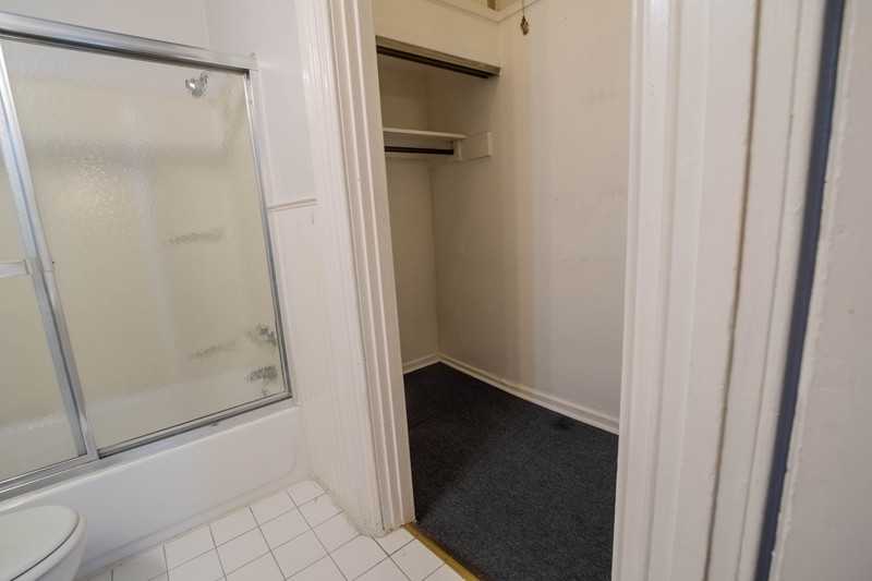 907 Saint Paul St - Photo 6 of 9