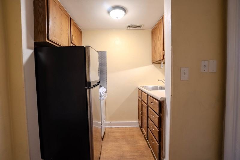 907 Saint Paul St - Photo 7 of 9