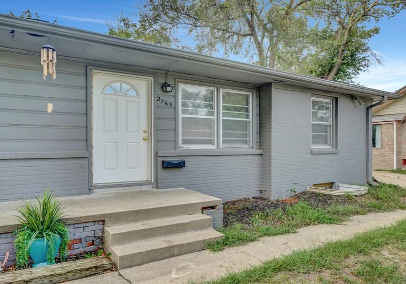 2765 Everett St - Photo 2 of 24