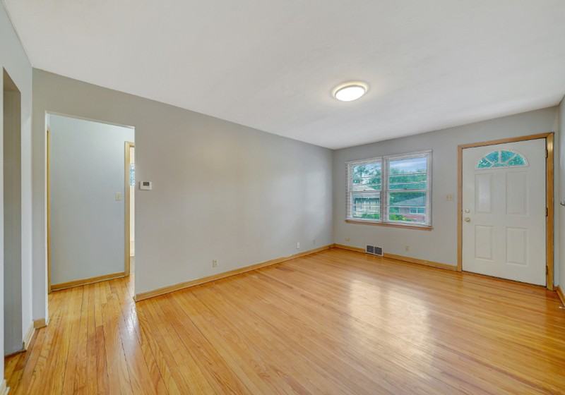 2765 Everett St - Photo 3 of 24