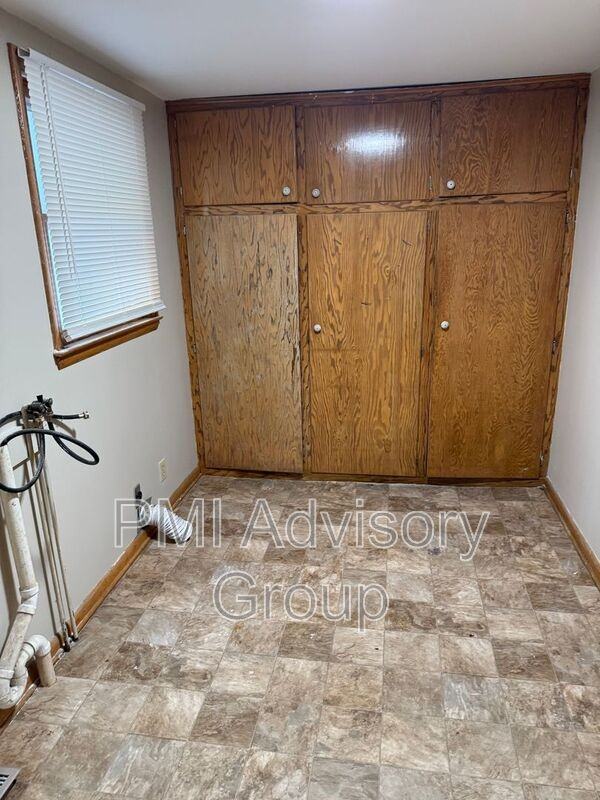 104 Holliday St - Photo 3 of 5