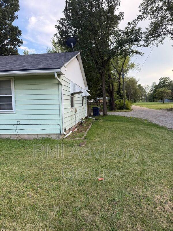 807 Lincoln St - Photo 3 of 18