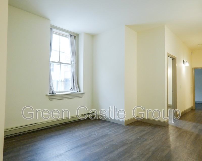 260 College St - Photo 5 of 17