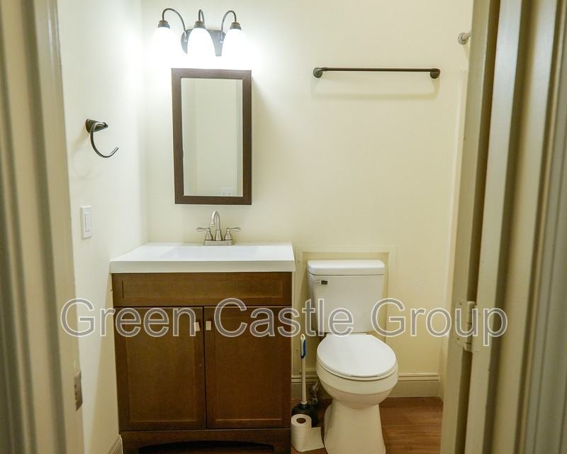 260 College St - Photo 7 of 17