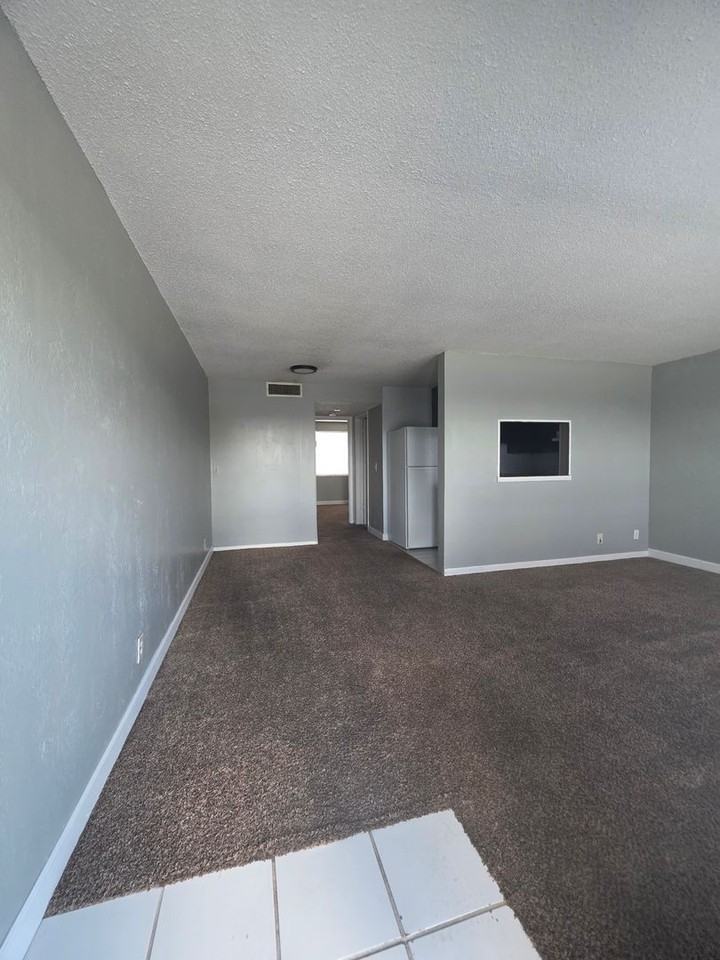 1142 S Ridgewood Ave - Photo 3 of 7