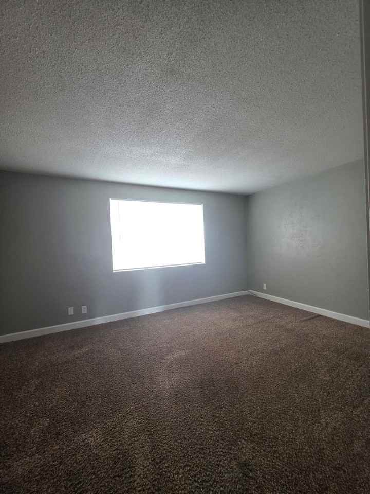 1142 S Ridgewood Ave - Photo 6 of 7