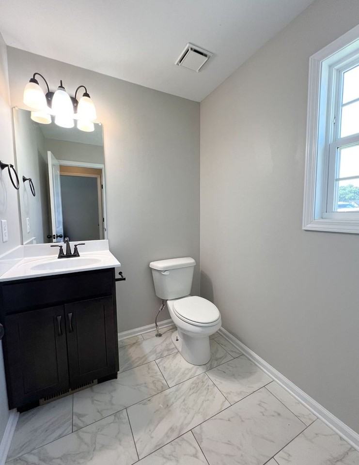 358 Chalet Cir - Photo 4 of 40