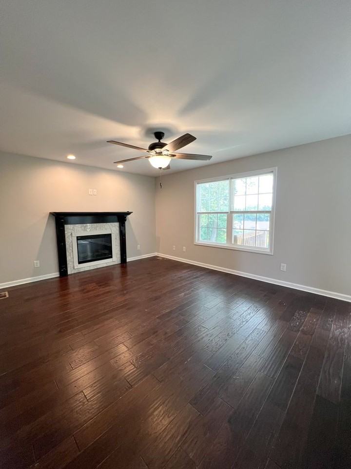 358 Chalet Cir - Photo 6 of 40