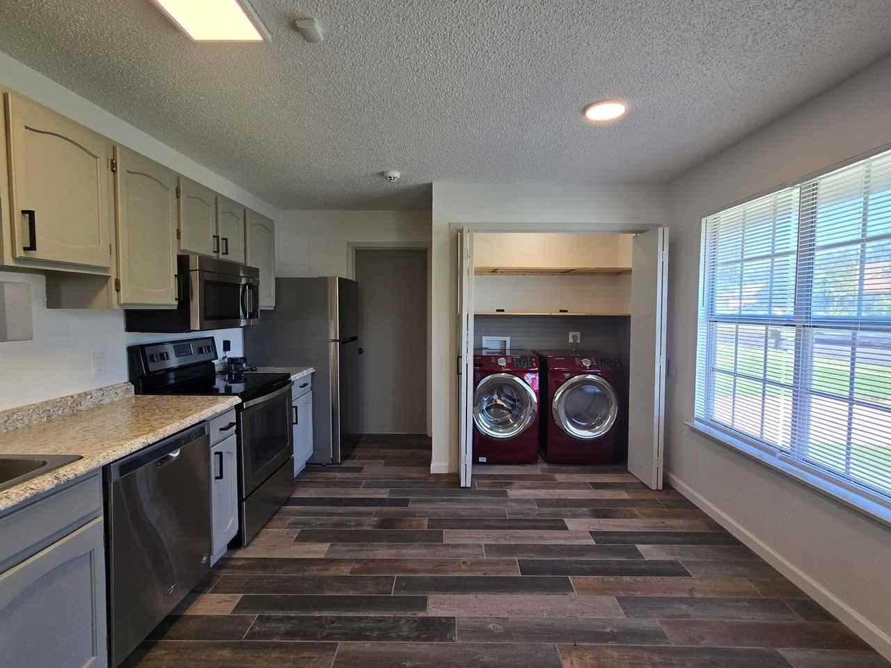 2408 Windmill Dr - Photo 3 of 17