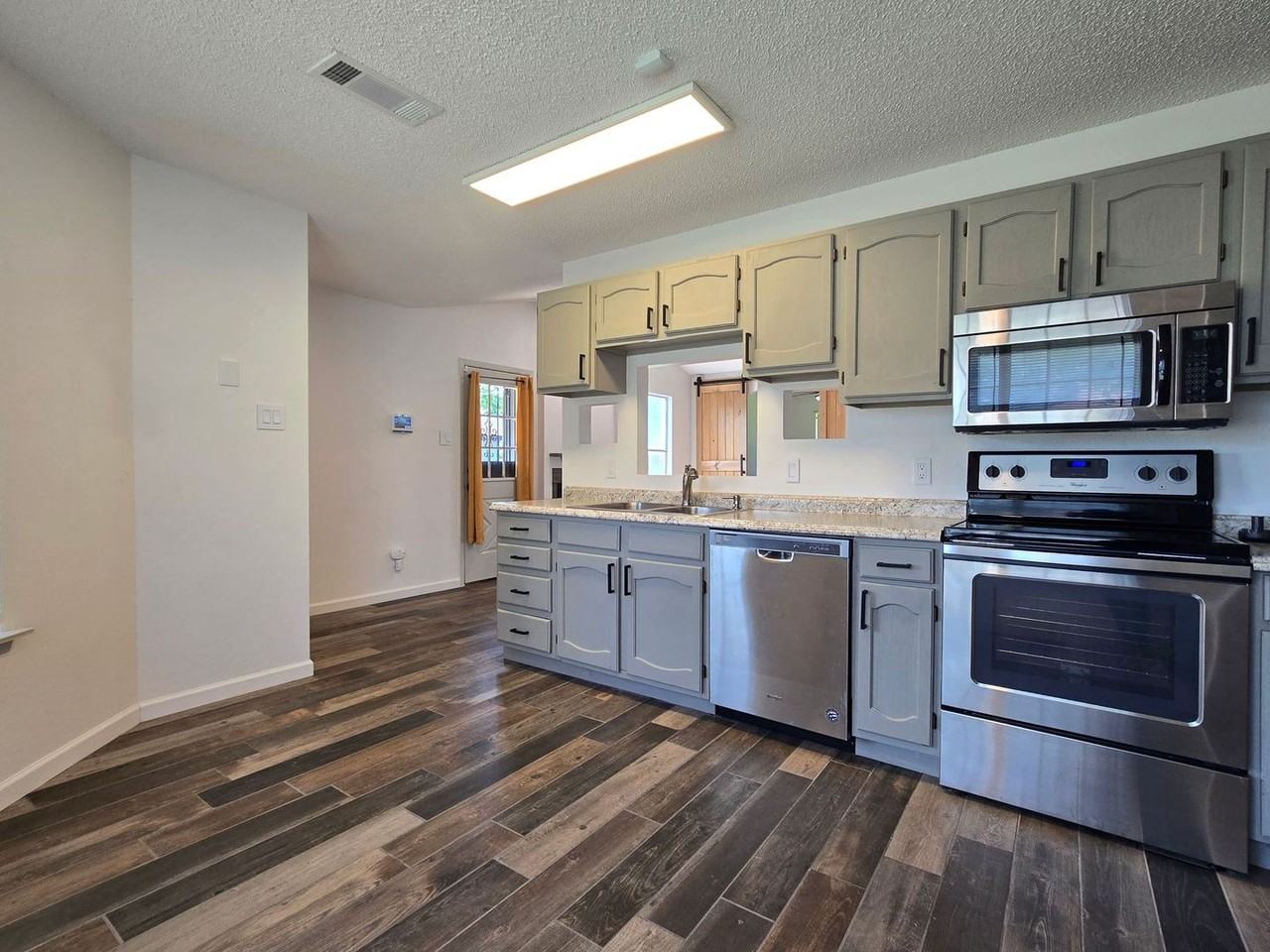 2408 Windmill Dr - Photo 4 of 17