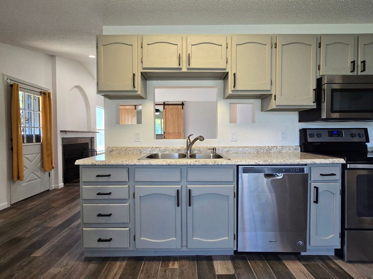 2408 Windmill Dr - Photo 5 of 17