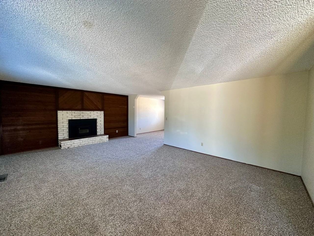 970 S 55th Pl - Photo 3 of 27