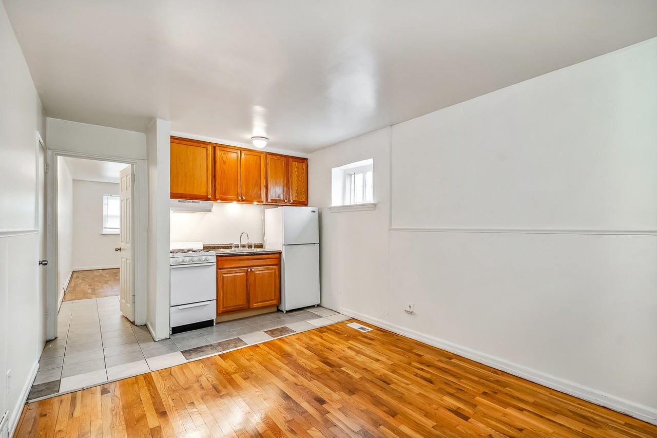 1862-1868 Pratt Street - Photo 2 of 11